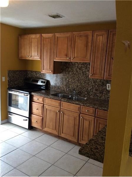 Foto del edificio - 5608 Fletcher St