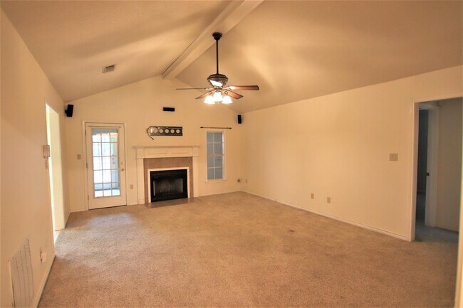 Building Photo - 160 Hunters Ct