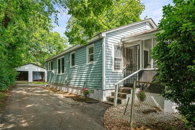 Building Photo - 640 Gibbons Dr