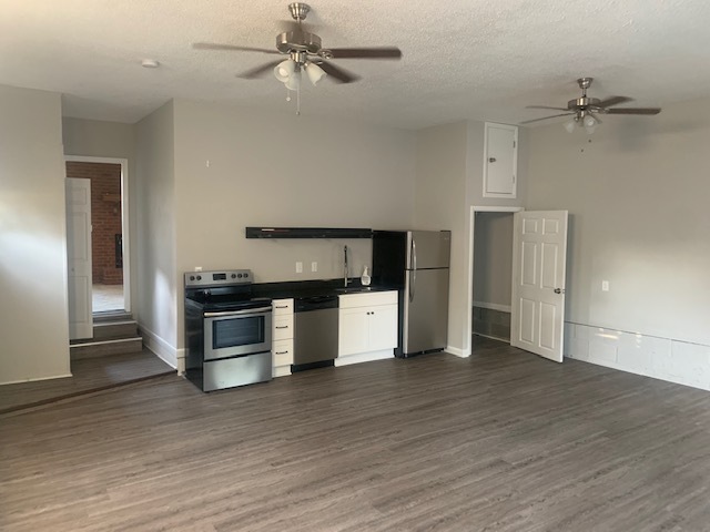 Kitchen- New Appliances Laundry Hookup Room - 4224 Kings Ln