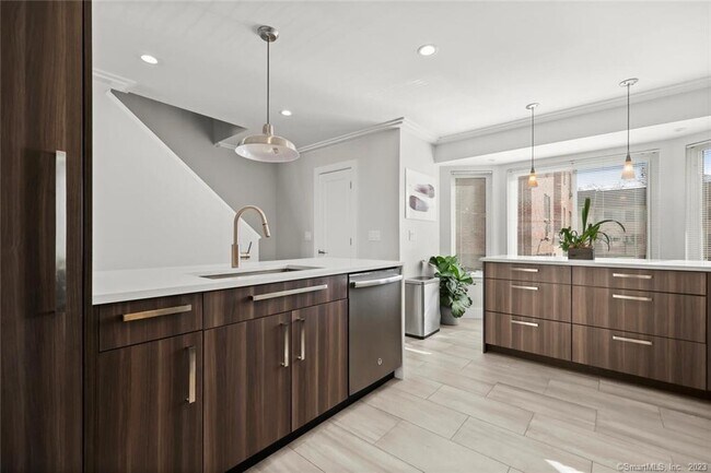 Building Photo - 1611 Washington Blvd