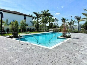 Building Photo - 114 SW 184th Ave