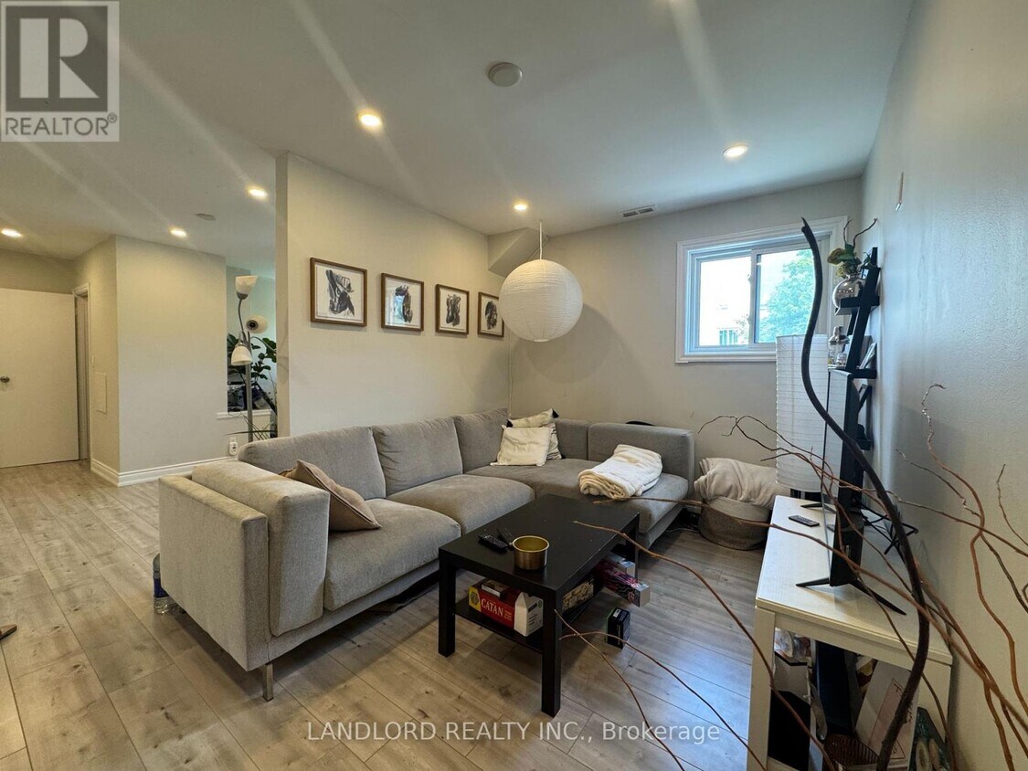 Photo principale - 154-154 Ossington Ave
