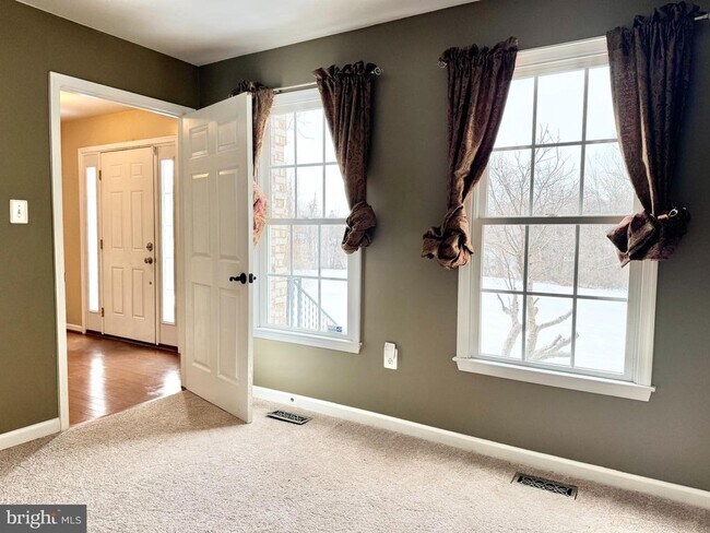 Foto del edificio - 31 Willowmere Ct