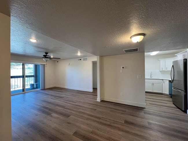 Building Photo - 2244 N Canyon Rd