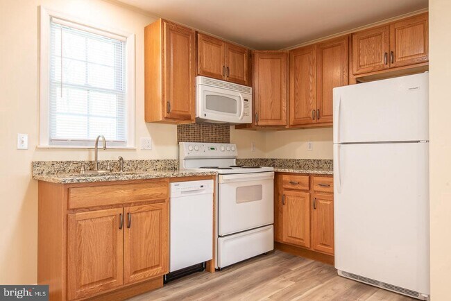 Foto del edificio - 6068 Shady Side Rd