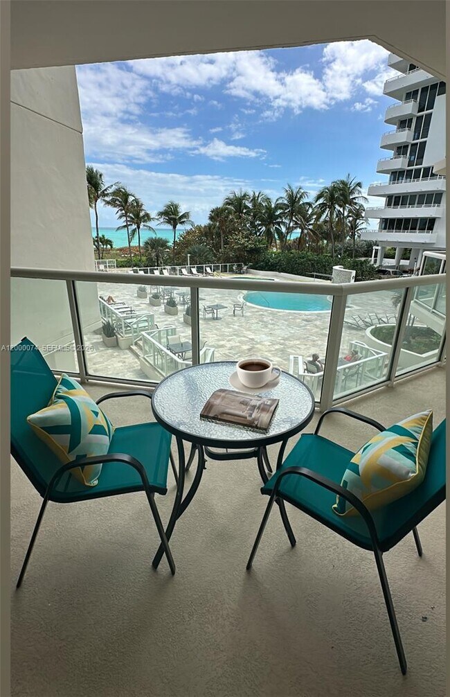 Foto del edificio - 8925 Collins Ave