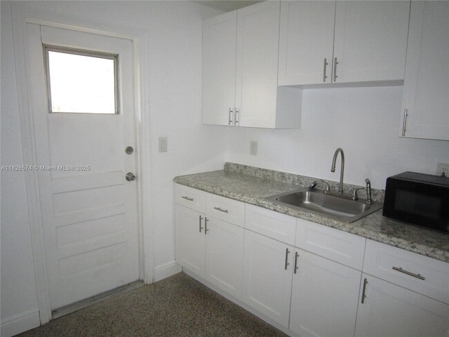Building Photo - 2039 Taylor St