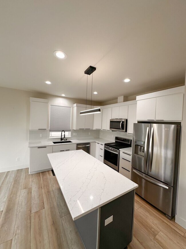 Building Photo - Newly Built Luxury Duplex in Keizer