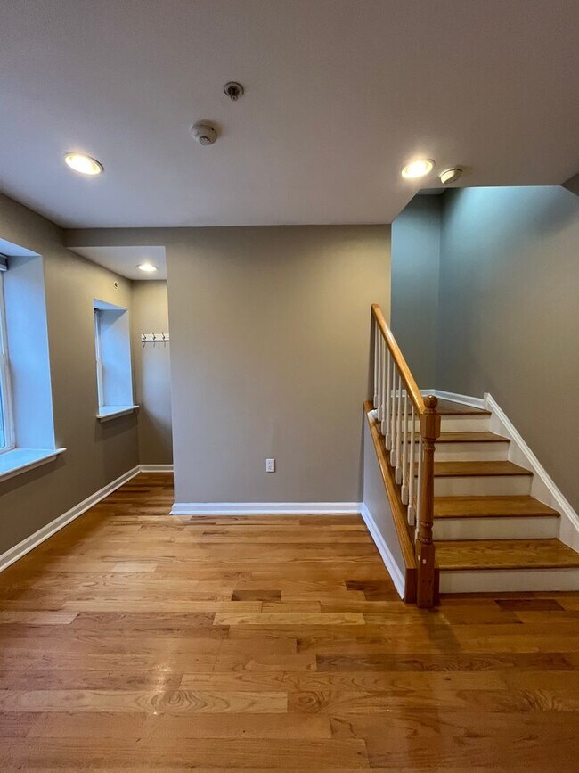 Foto del edificio - Cozy One Bedroom Townhome w/ All Amenities In The Heart of Northern Liberties!
