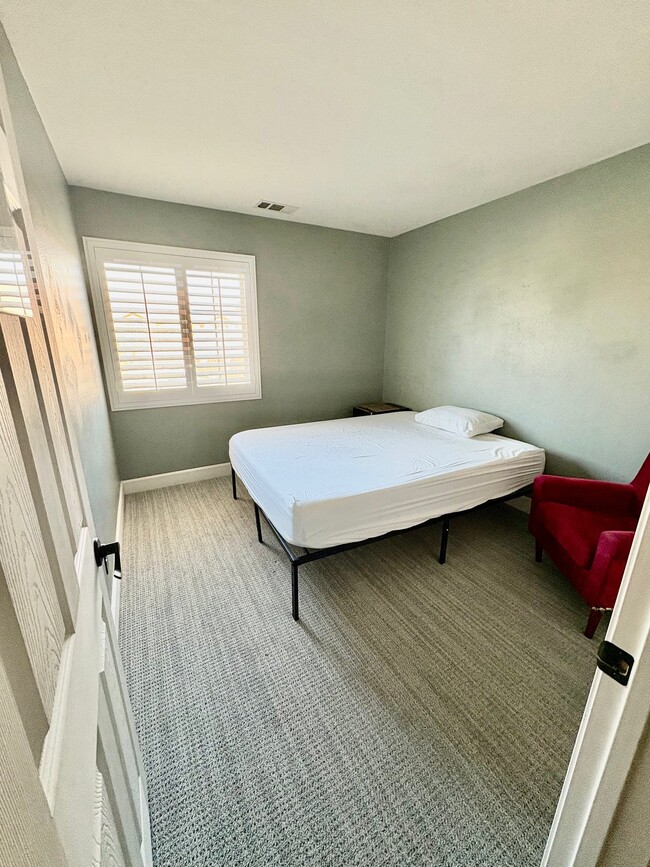 Building Photo - 1 Monthly