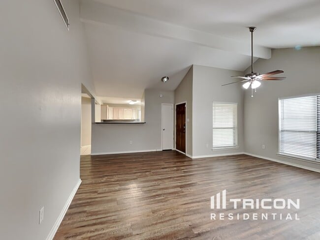 Foto del edificio - 3521 Kirby Creek Dr