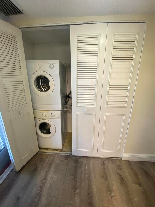 Building Photo - 8 Golfs Edge