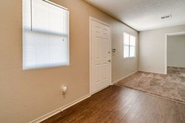 Foto del edificio - 355 48th Ave NW