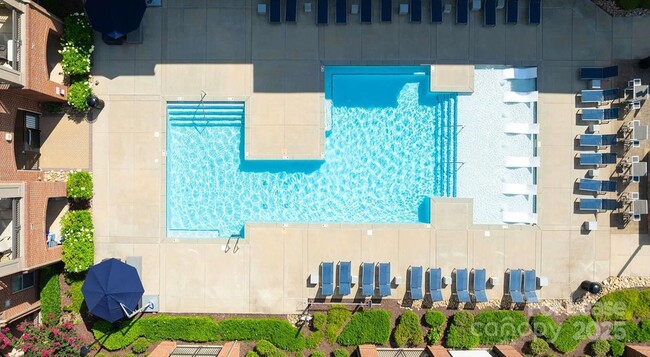 Foto del edificio - 10624 Parrish St