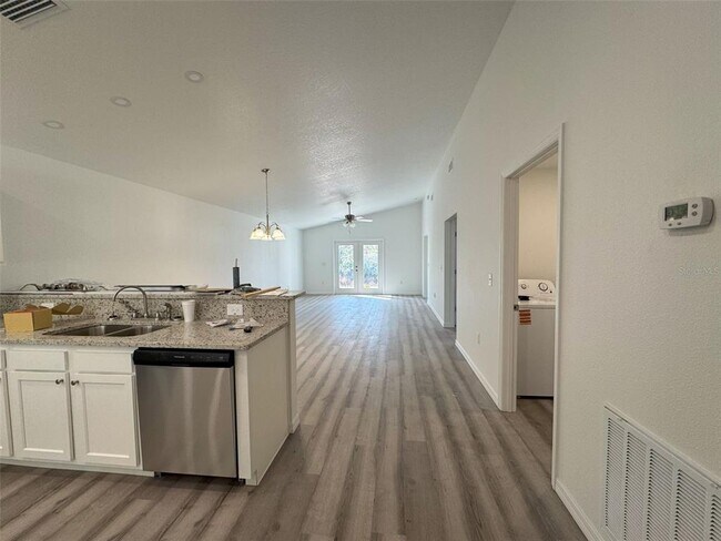 Foto del edificio - 8850 E Ogden Ln