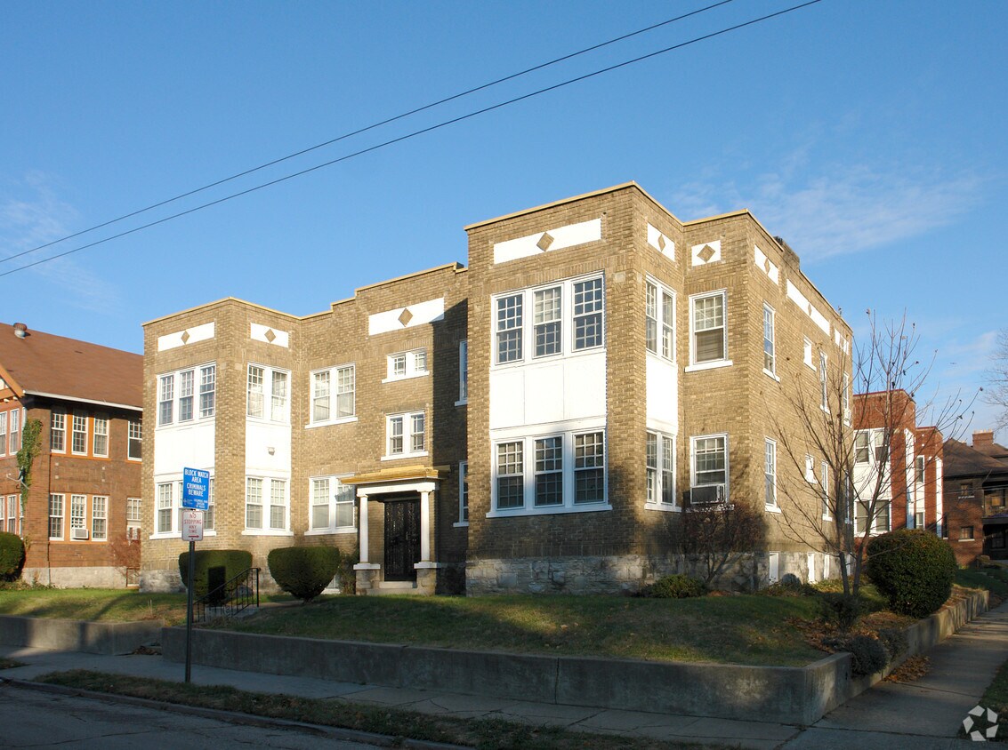 Primary Photo - 1676 Oak St