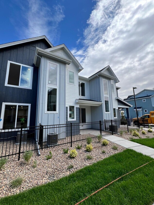 Foto principal - 1849 S Poplar Ct