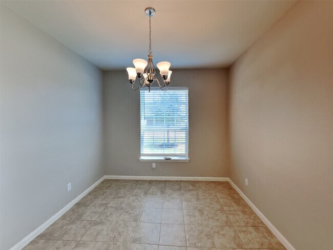Building Photo - 116 Thorton Vine Dr