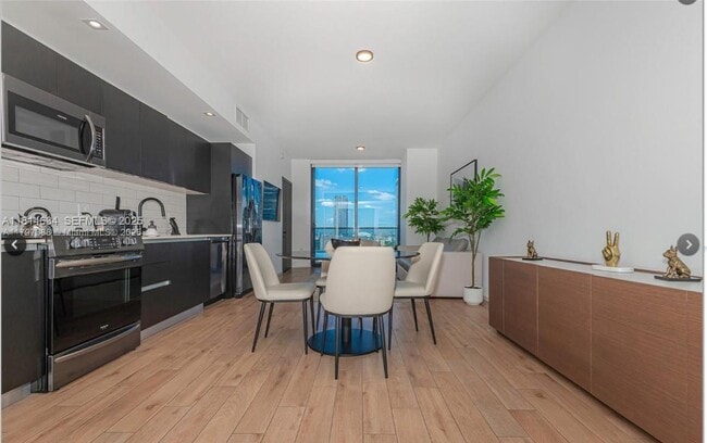 Building Photo - 398 NE 5th St