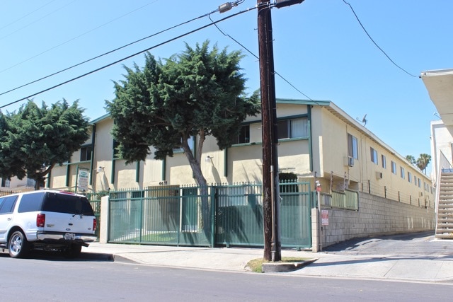 Primary Photo - 6635 Etiwanda Ave