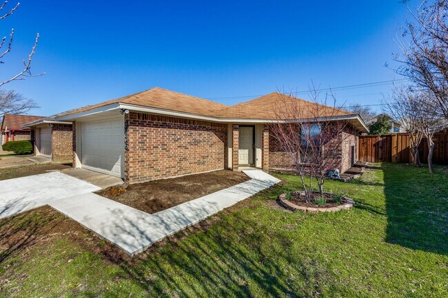 Foto del edificio - Two bedroom, 2 bathroom, ONE STORY home in...