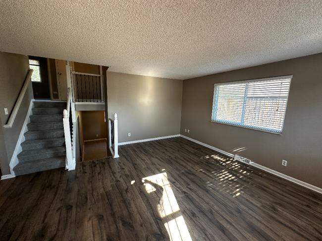 Foto del edificio - 9563 Vance Ct