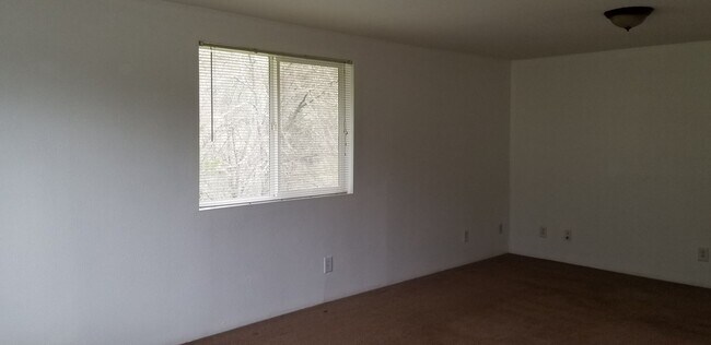 Foto del edificio - 3 bed/2 bath