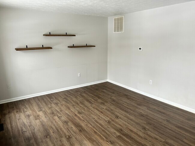 Building Photo - 209 Waterford Ln