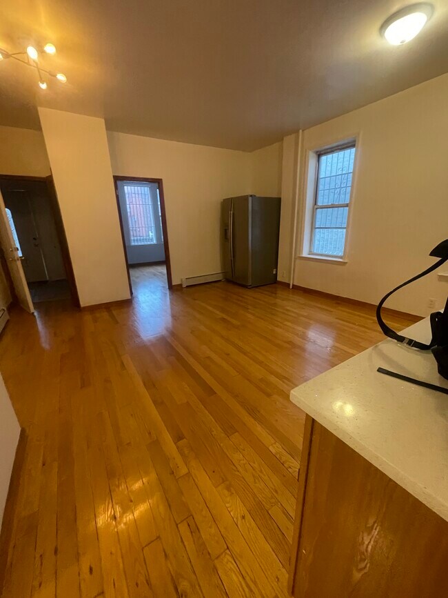 Foto del edificio - 2438 E 22nd St