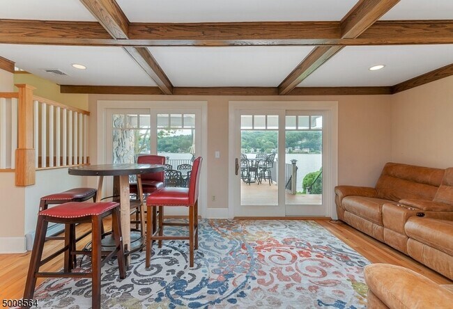 Foto del edificio - 402 W Shore Trail