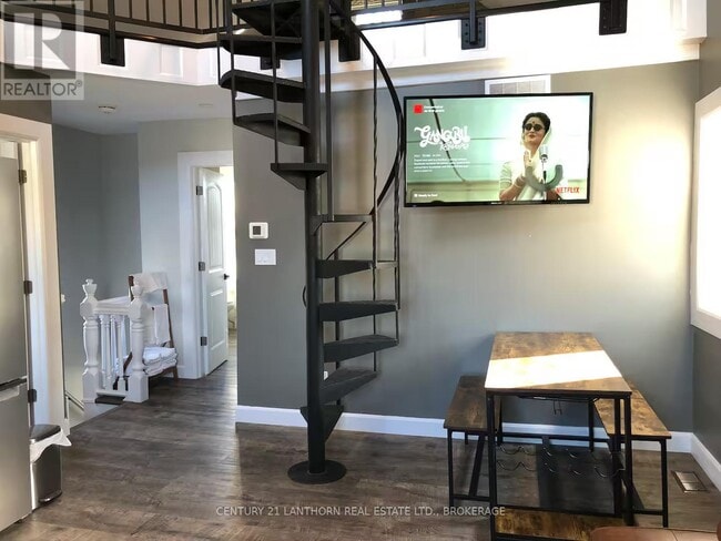 Building Photo - 45 Chestnut St