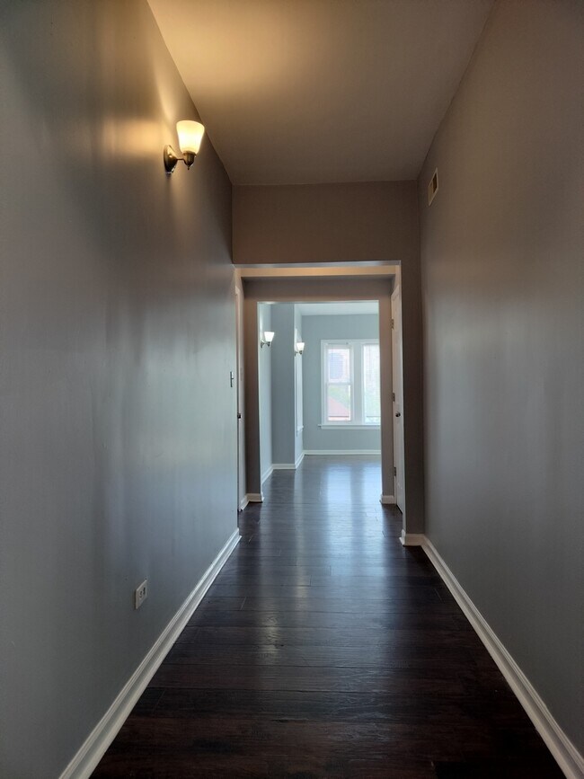 Foto del edificio - 2525 E 72nd Pl