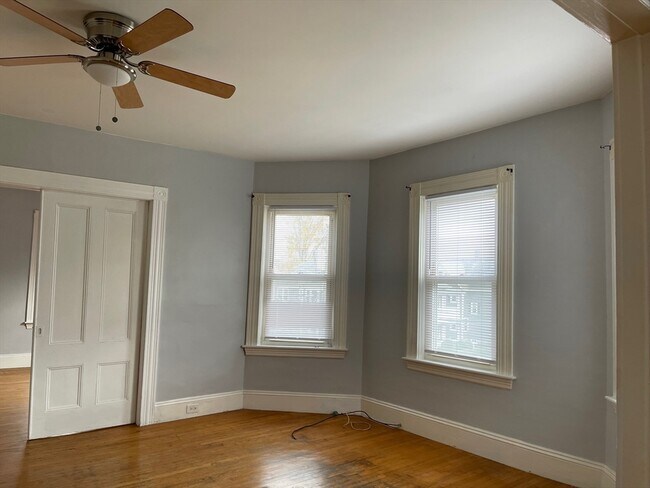 Foto del edificio - 48 Hodges Ave