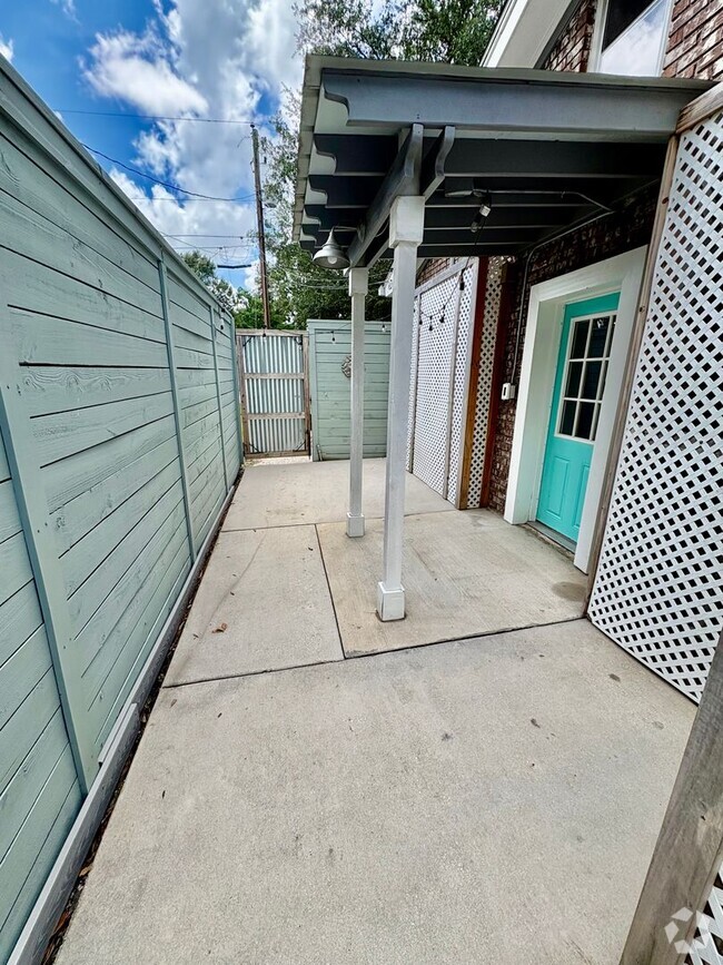 Building Photo - 416 Cessna Ave