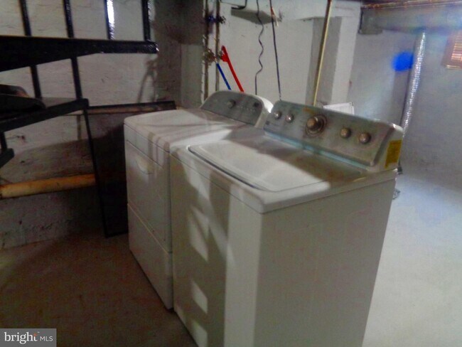 Foto del edificio - 442 N Patterson Park Ave