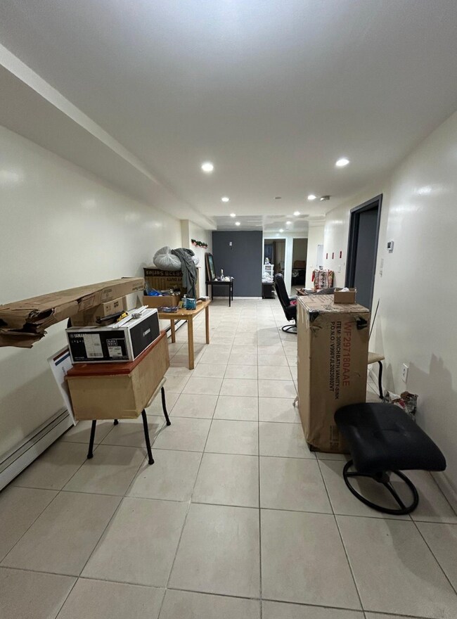 Foto del edificio - 483 Rutland Rd