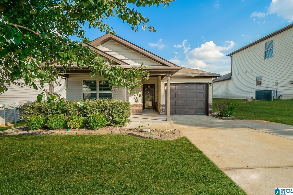 Primary Photo - 125 Briar Ridge Ln