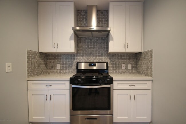Building Photo - 227 S Orange Grove Blvd