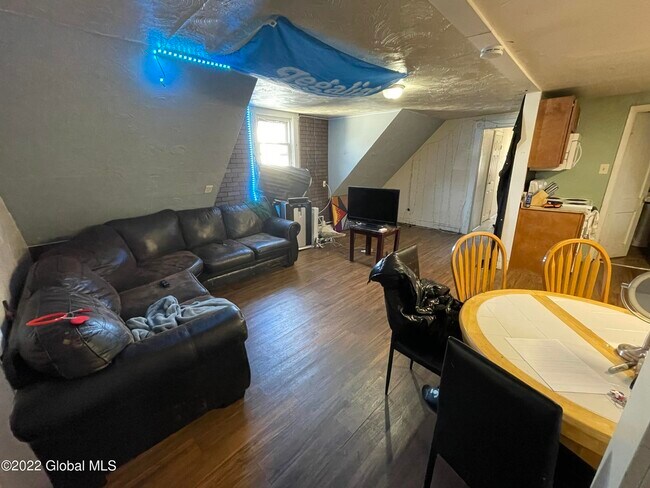 Foto del edificio - 441 Hudson Ave