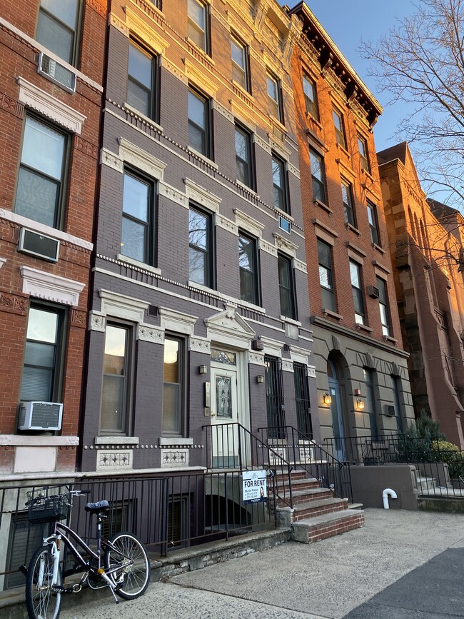 Building Photo - 725 Washington St