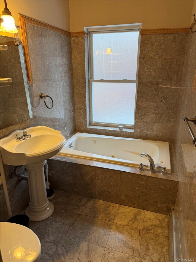 Foto del edificio - 421 E 119th St