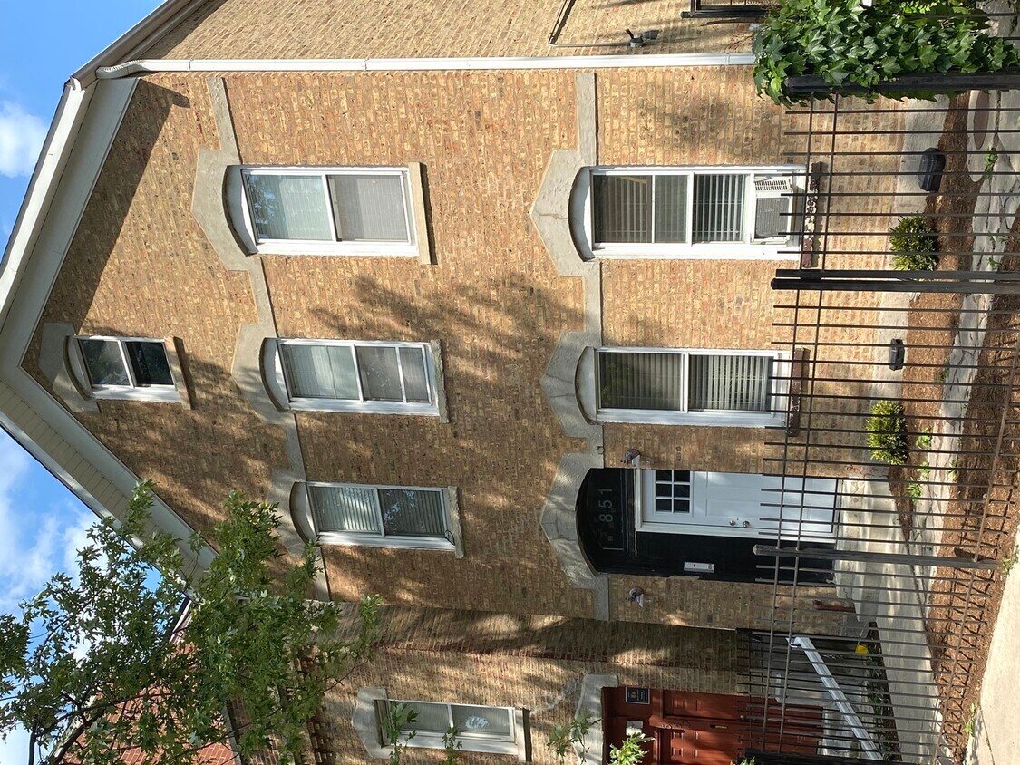 Foto del edificio - 851 N Hermitage Ave