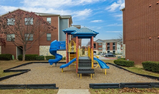 Building Photo - 1350 Skyline Rd
