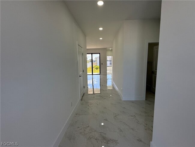 Building Photo - 1409 NW 21st Ct