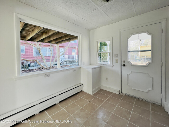 Building Photo - 362 Bay Ave