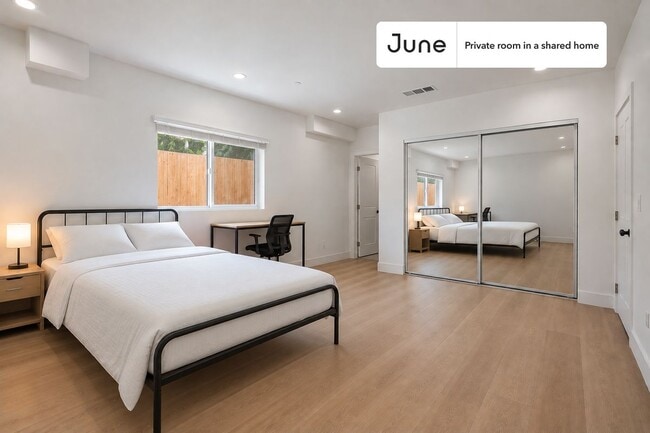 Building Photo - Room in Shared 3 bed/2 bath home in Hollywood