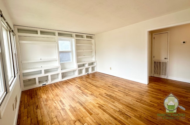 Photo - 107 Sycamore Dr House