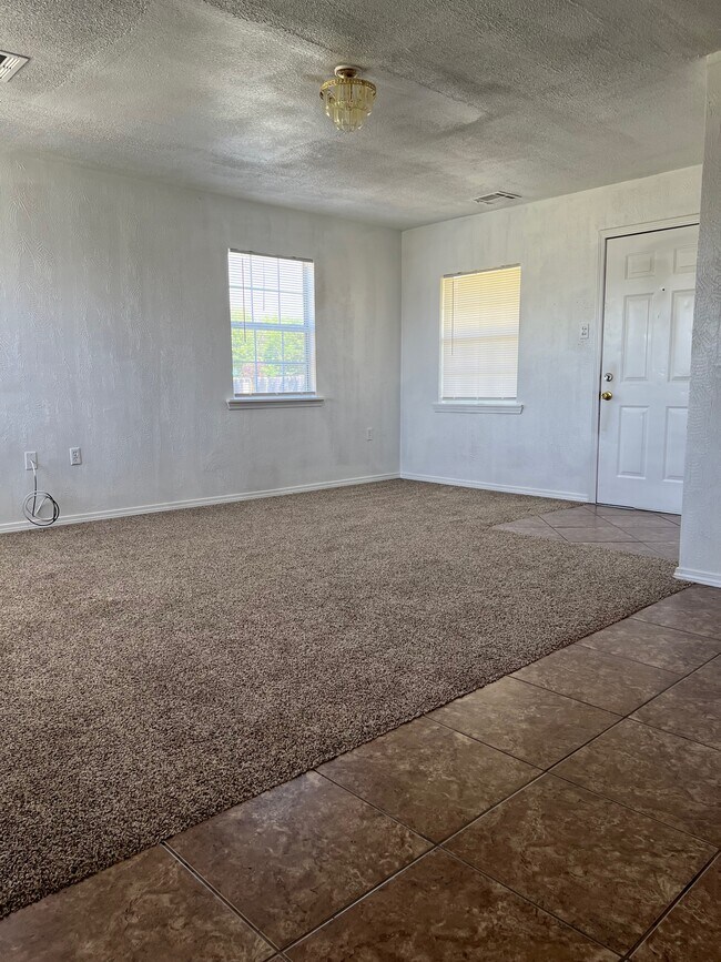 Foto del edificio - 2602 NW Commerce Cir