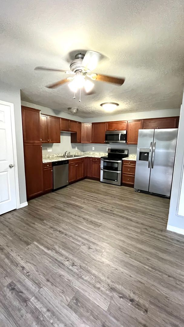 Building Photo - 3 Bedroom/2 Bathroom Condo in Magna